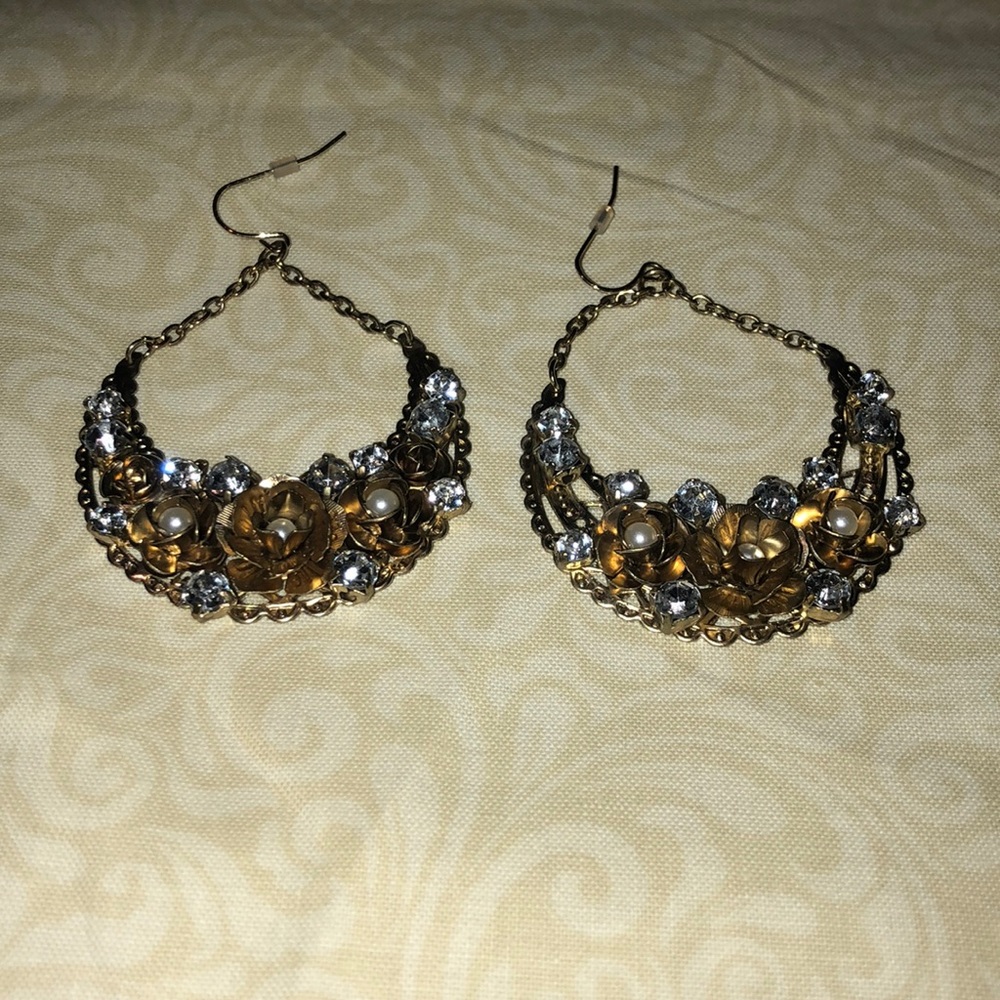 Vintage look decorative earrings